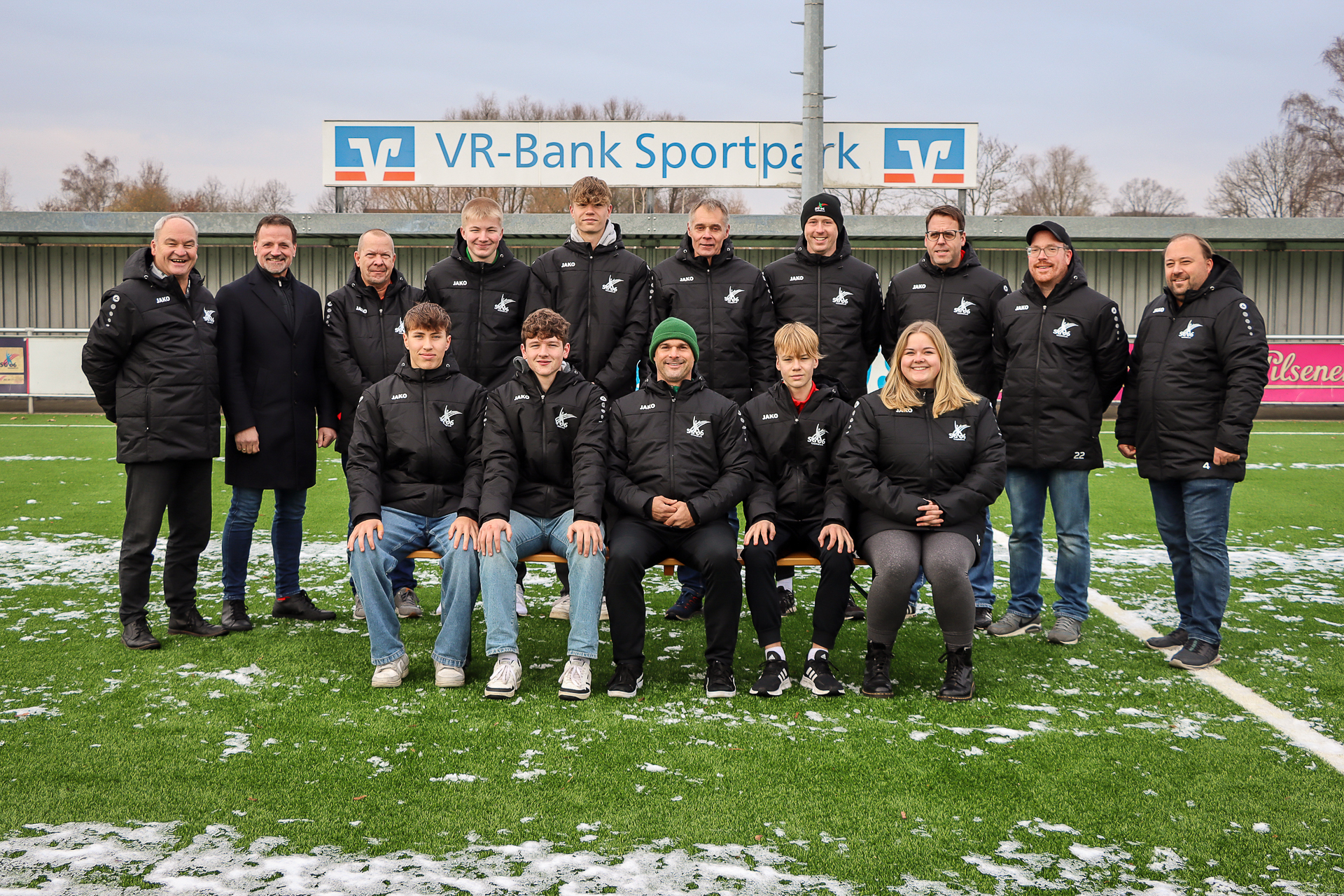 SG-Coesfeld-Jugendtrainer-Wietholt-Winterjacken